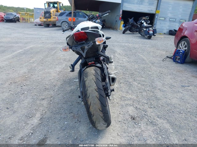 Triumph Street Triple 765 R