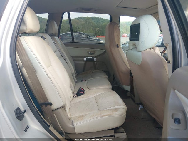 Volvo XC90 V8