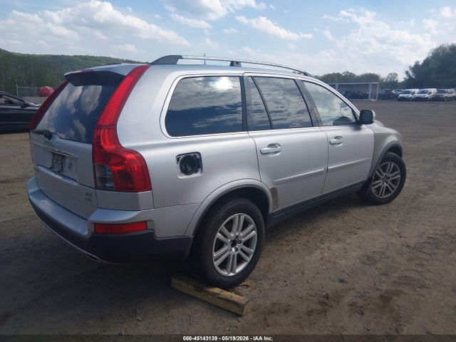 Volvo XC90 V8
