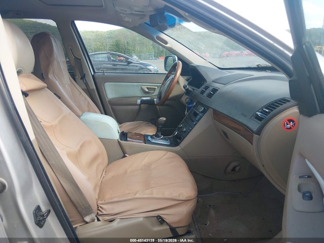 Volvo XC90 V8