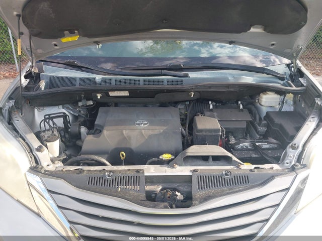 Toyota Sienna Xle V6 8 Passenger