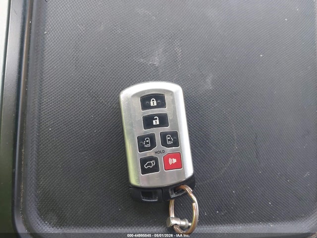 Toyota Sienna Xle V6 8 Passenger
