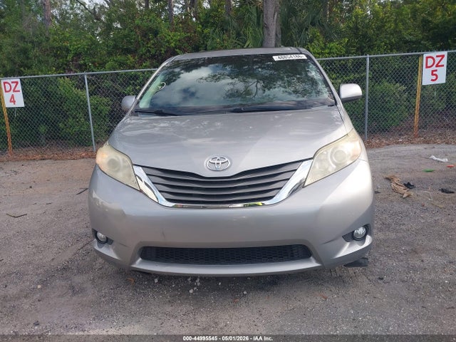 Toyota Sienna Xle V6 8 Passenger