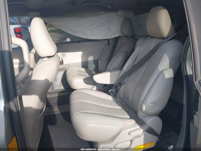 Toyota Sienna Xle V6 8 Passenger