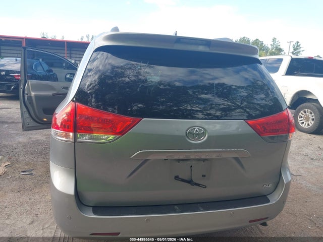 Toyota Sienna Xle V6 8 Passenger