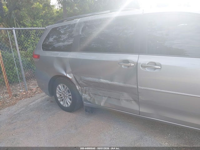Toyota Sienna Xle V6 8 Passenger