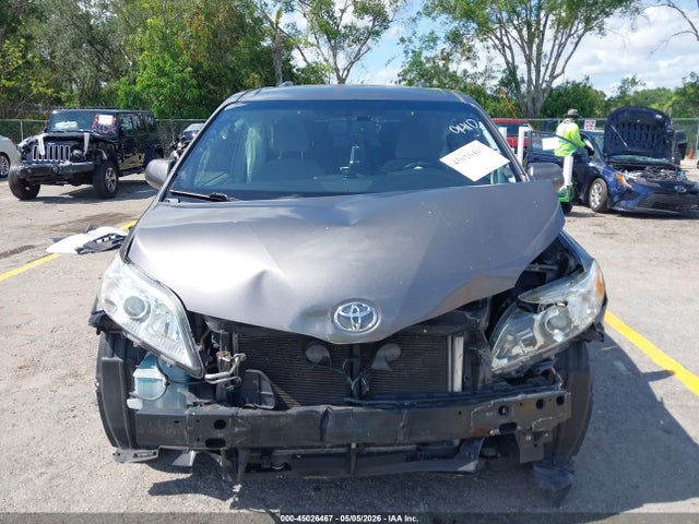 Toyota Sienna Le 8 Passenger