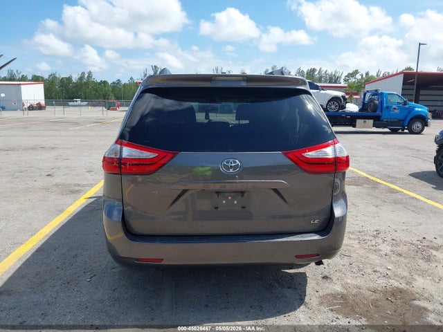 Toyota Sienna Le 8 Passenger