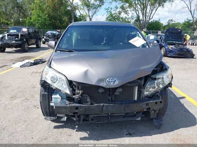 Toyota Sienna Le 8 Passenger