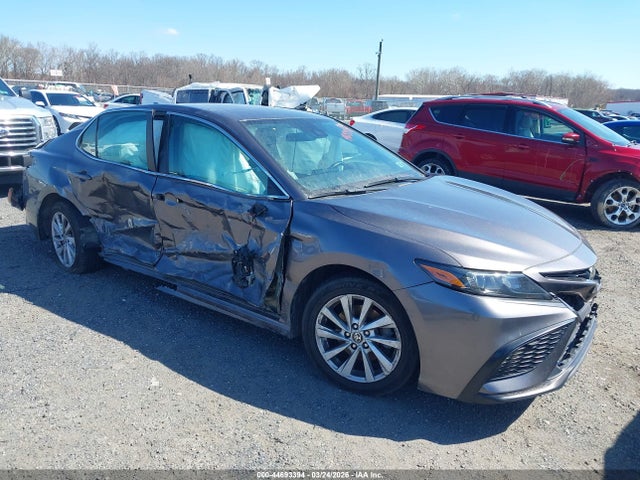 Salvage Toyota Camry Image