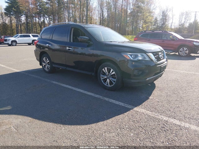 Salvage Nissan Pathfinder Image