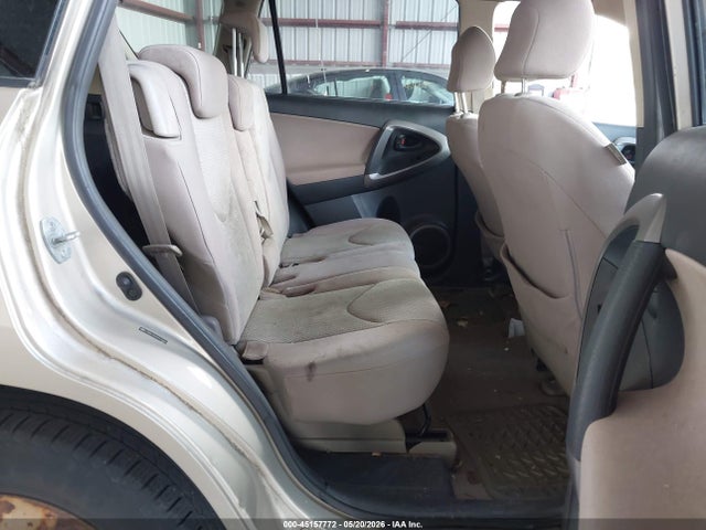 Toyota RAV4 Base V6