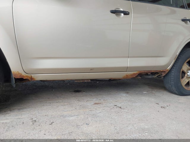 Toyota RAV4 Base V6