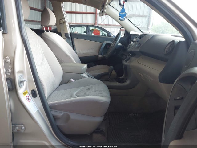 Toyota RAV4 Base V6