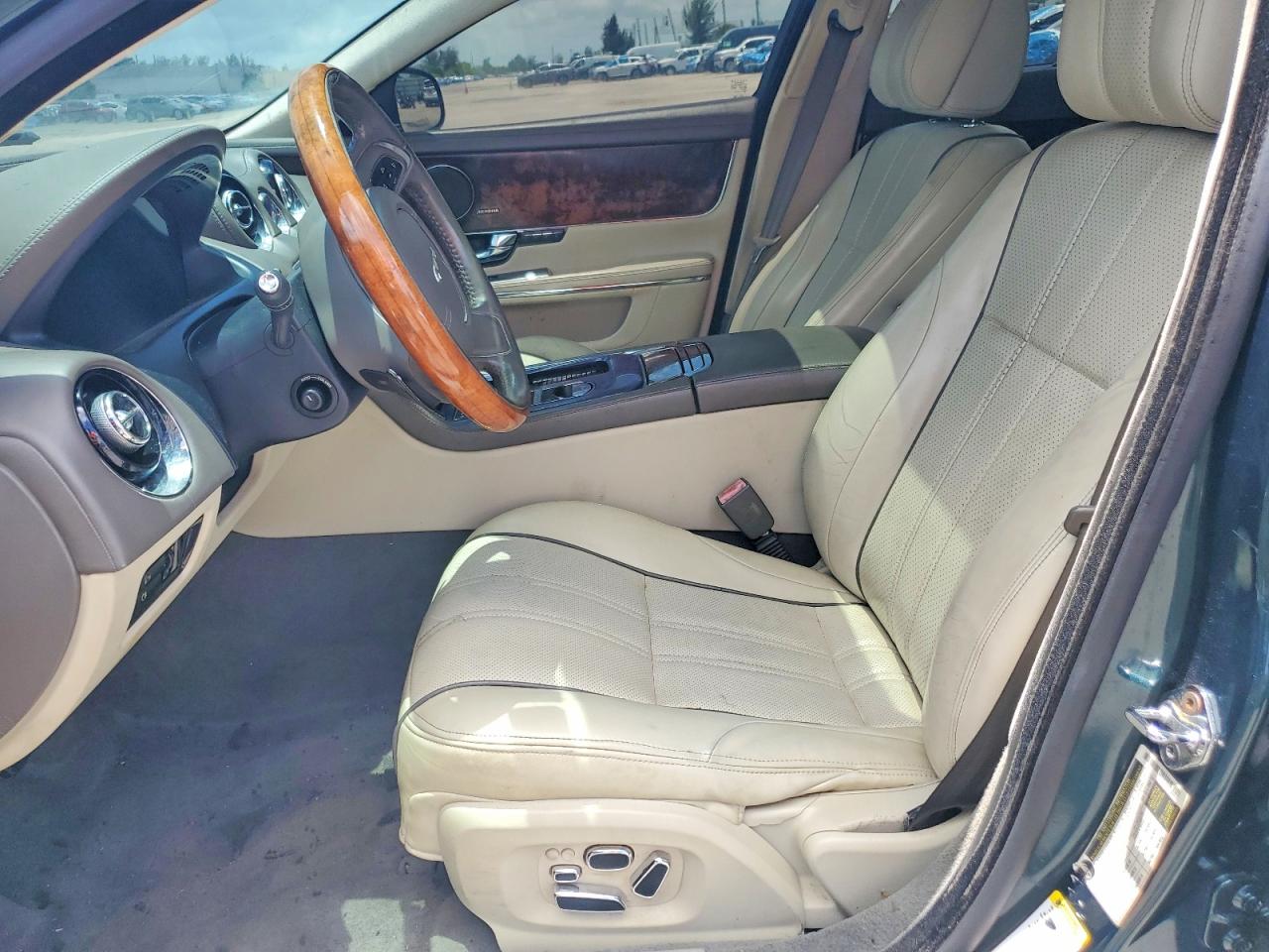 Jaguar XJ Portfolio