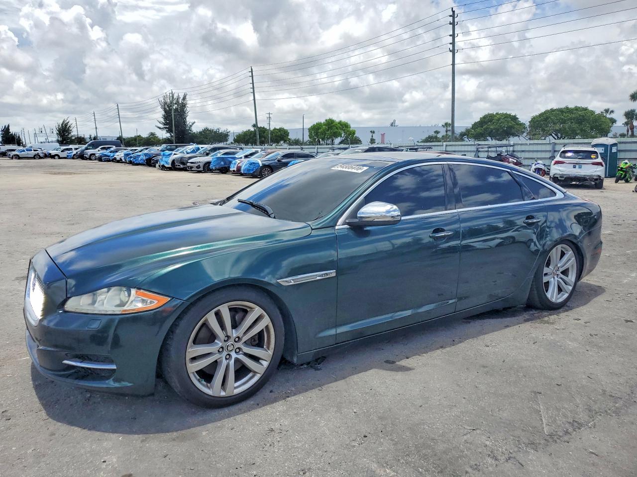 Salvage Jaguar XJ Image