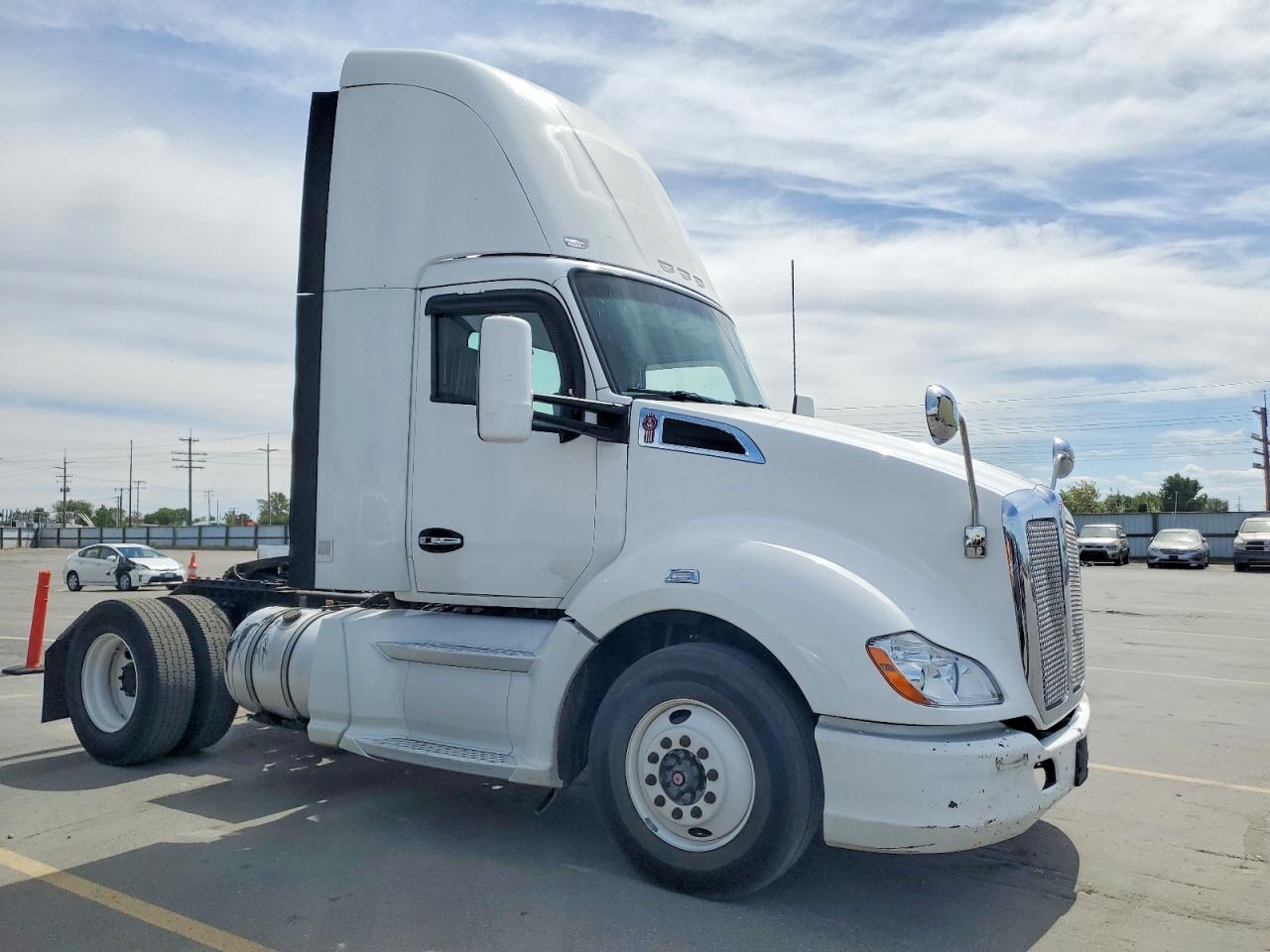 Salvage Kenworth T680 Image