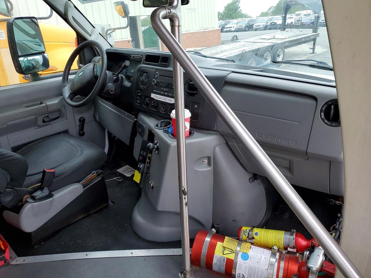 Ford Econoline E450 Super Duty Cutaway Van