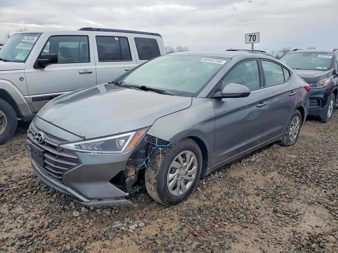 Salvage Hyundai ELANTRA Image