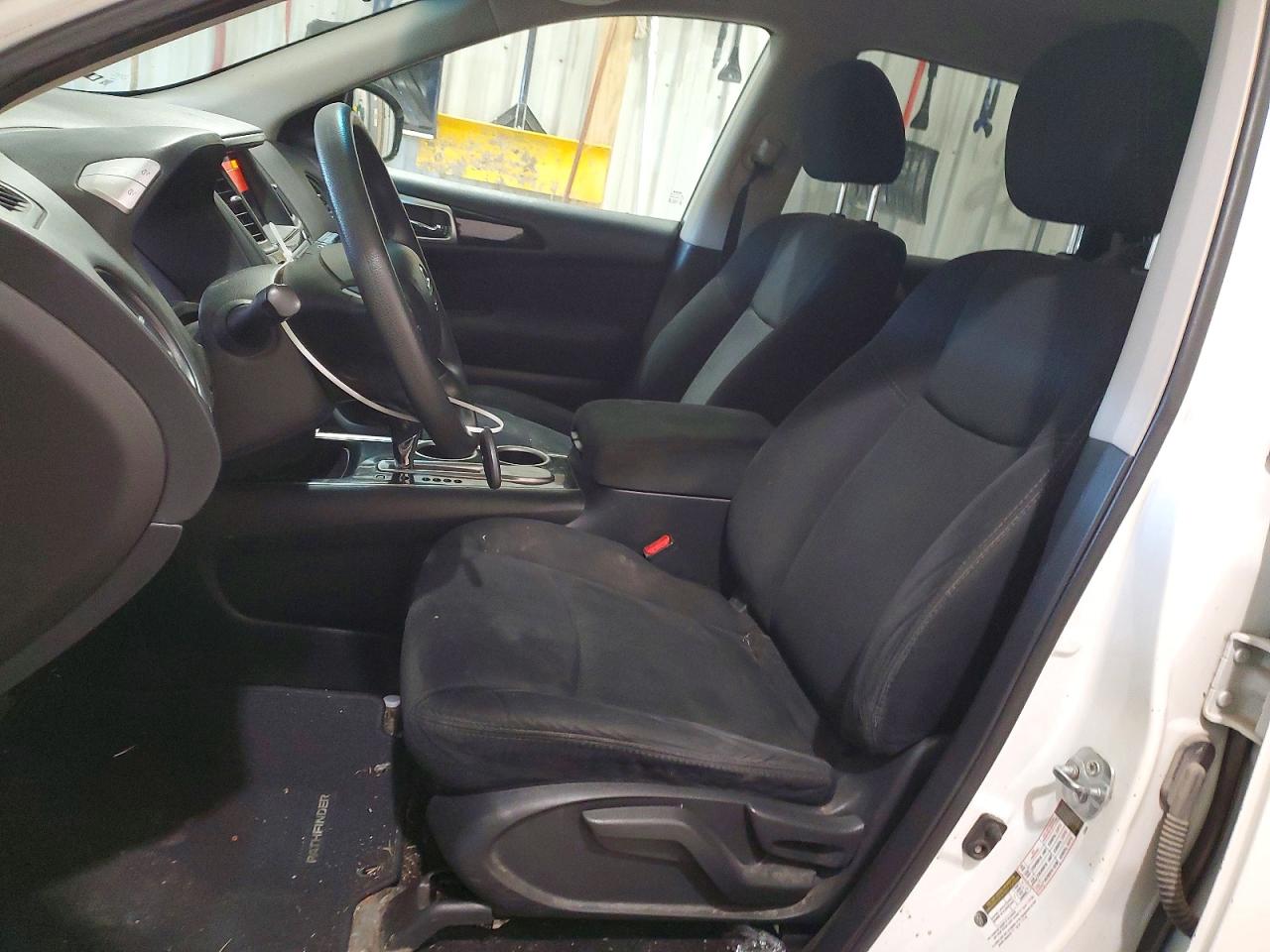 Nissan Pathfinder S