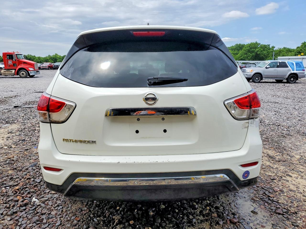 Nissan Pathfinder S