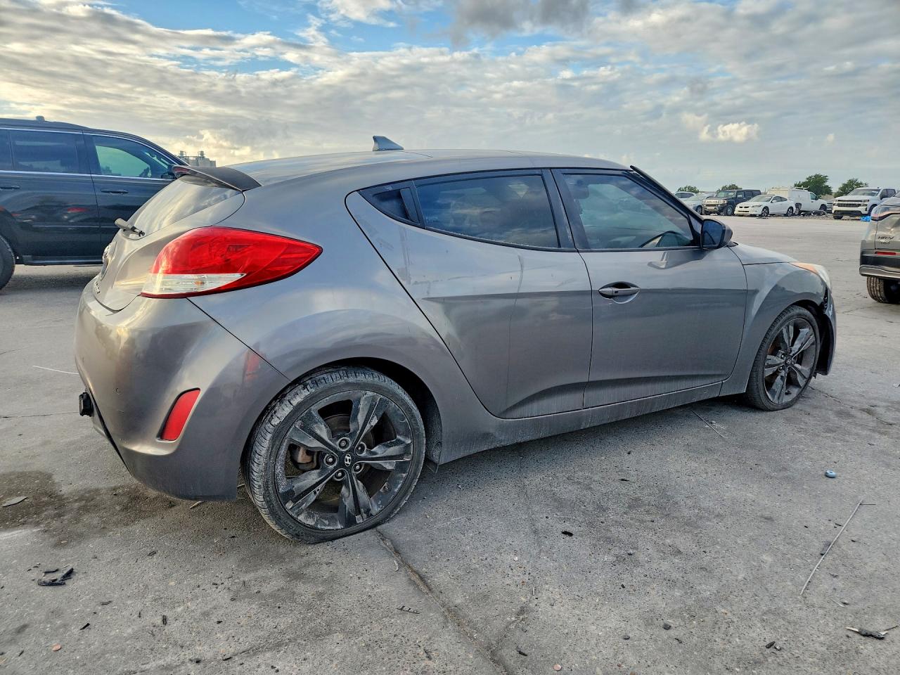 Hyundai VELOSTER Base