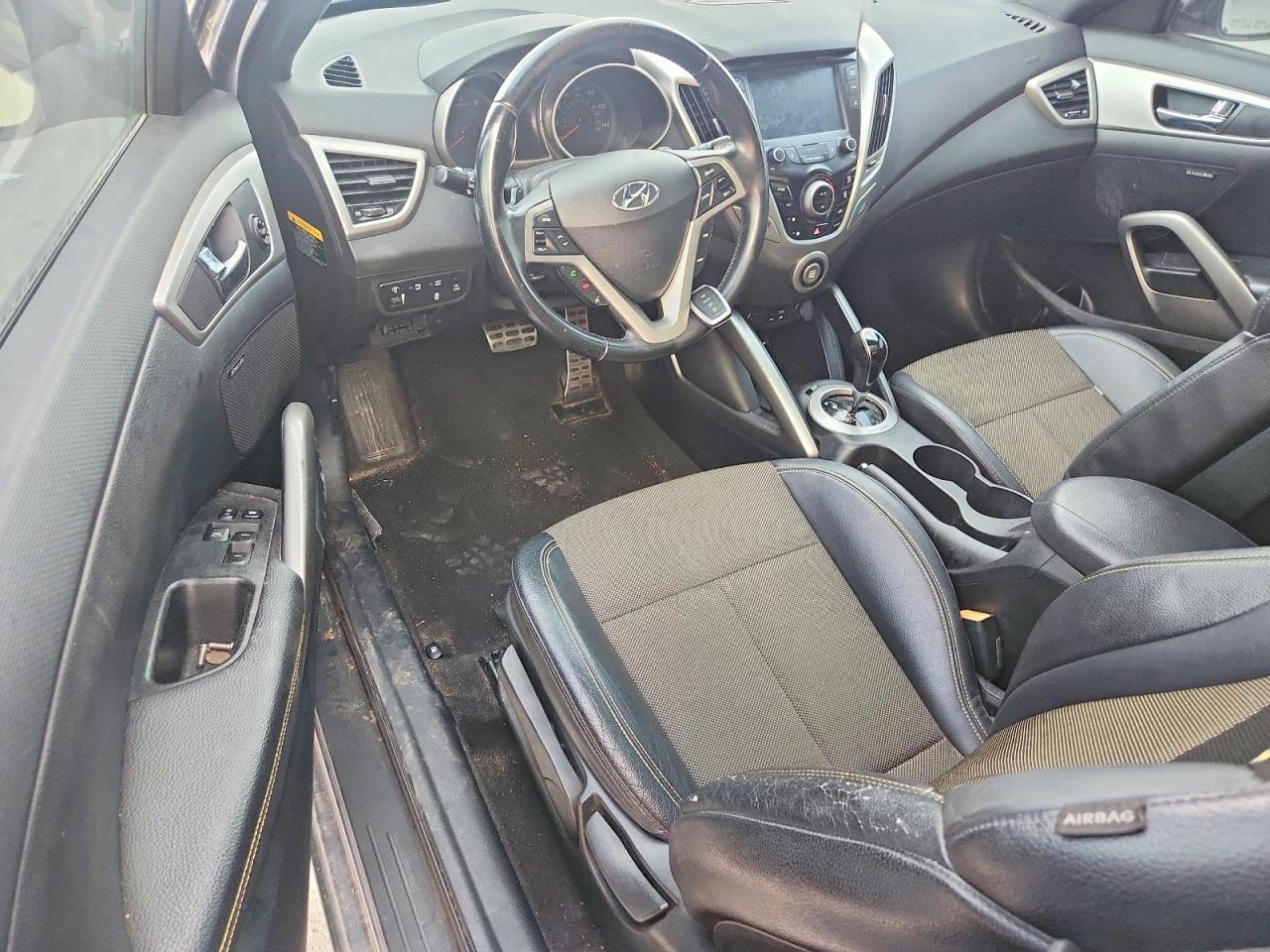Hyundai VELOSTER Base