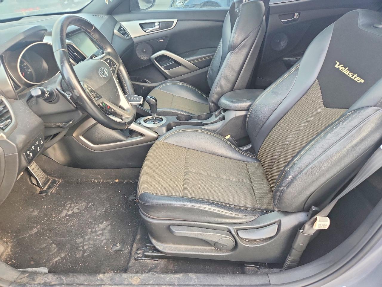 Hyundai VELOSTER Base