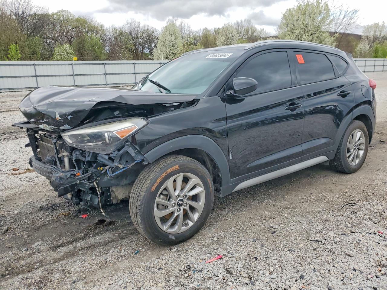 Salvage Hyundai TUCSON Image