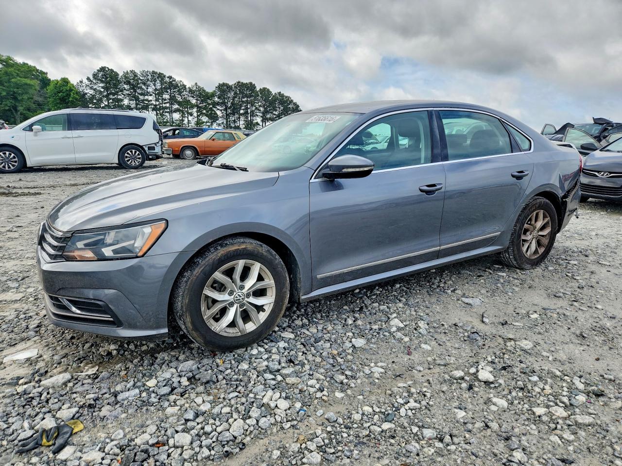 Salvage Volkswagen Passat Image