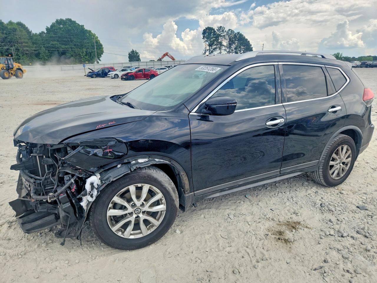 Salvage Nissan Rogue Image