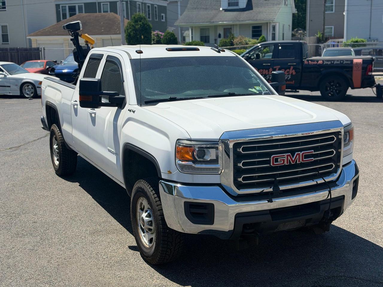 Salvage GMC Sierra Image