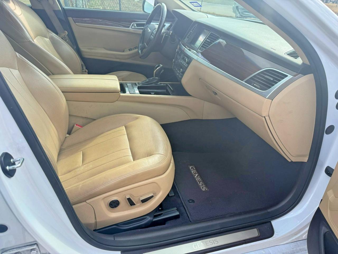 Hyundai Genesis 3.8l