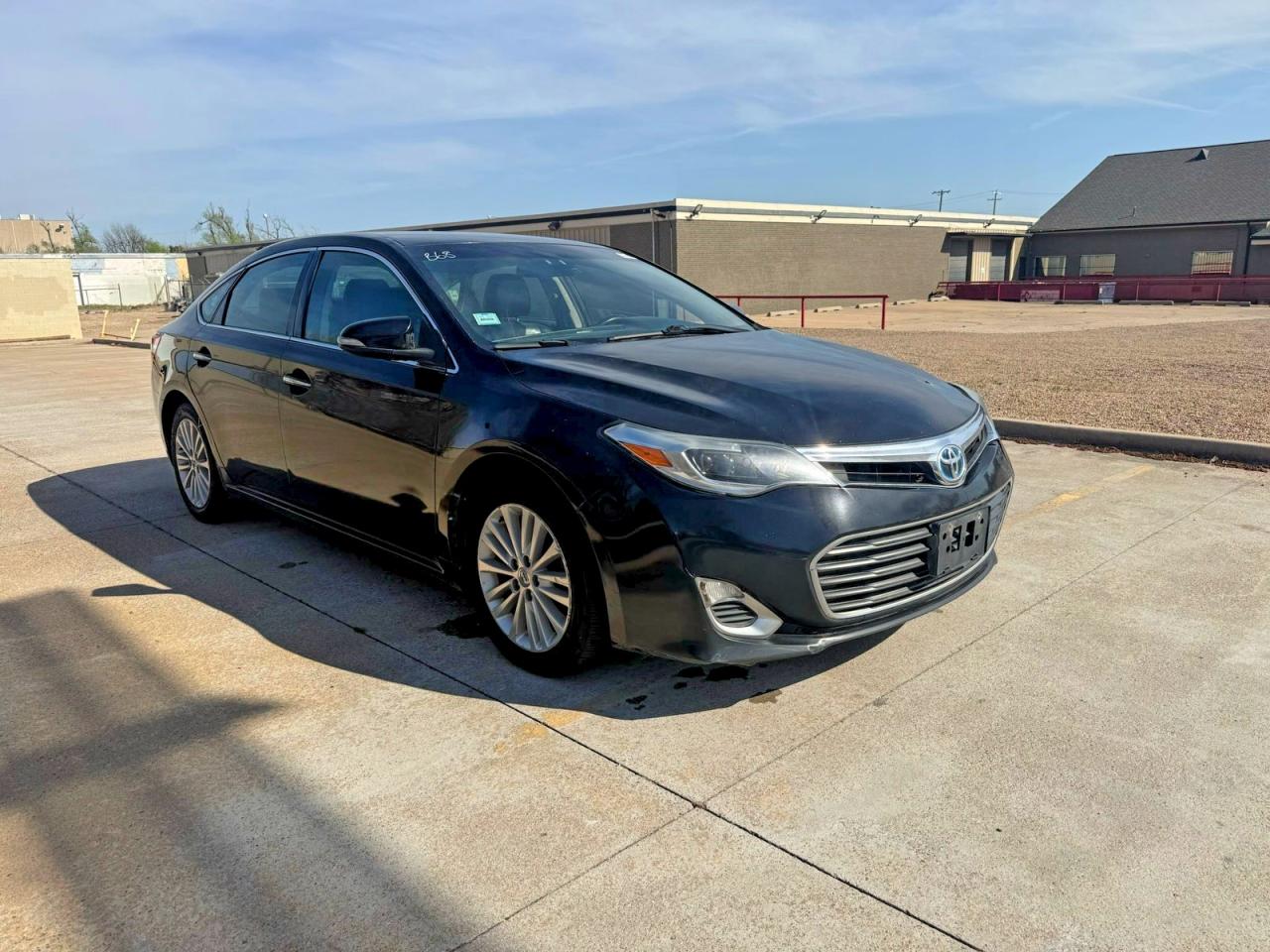 Salvage Toyota Avalon Image