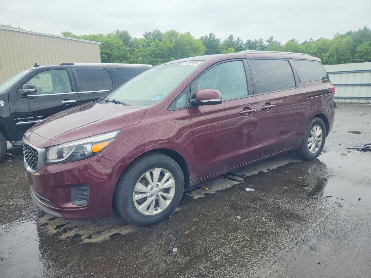 Salvage Kia Sedona Image