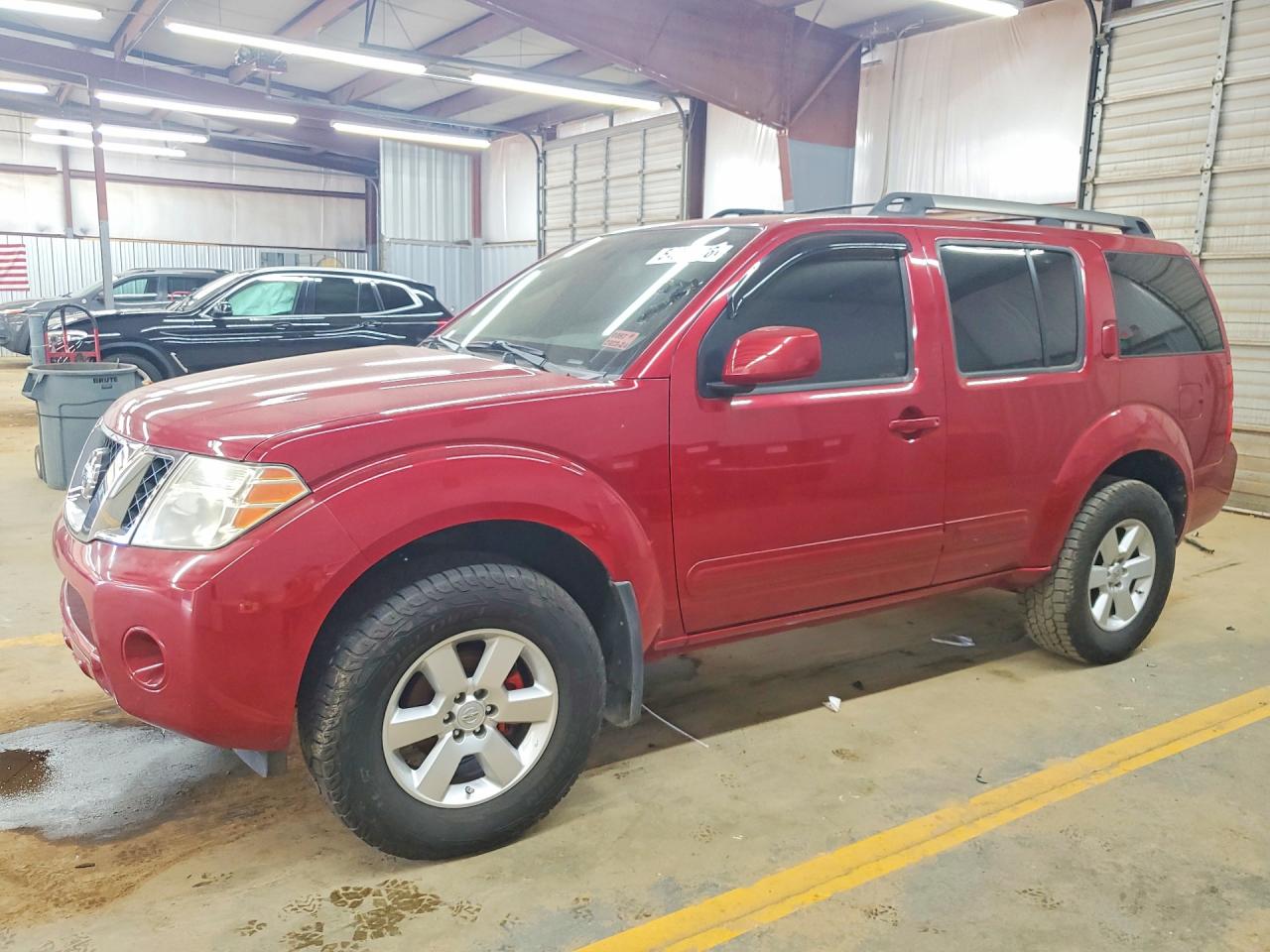 Salvage Nissan Pathfinder Image