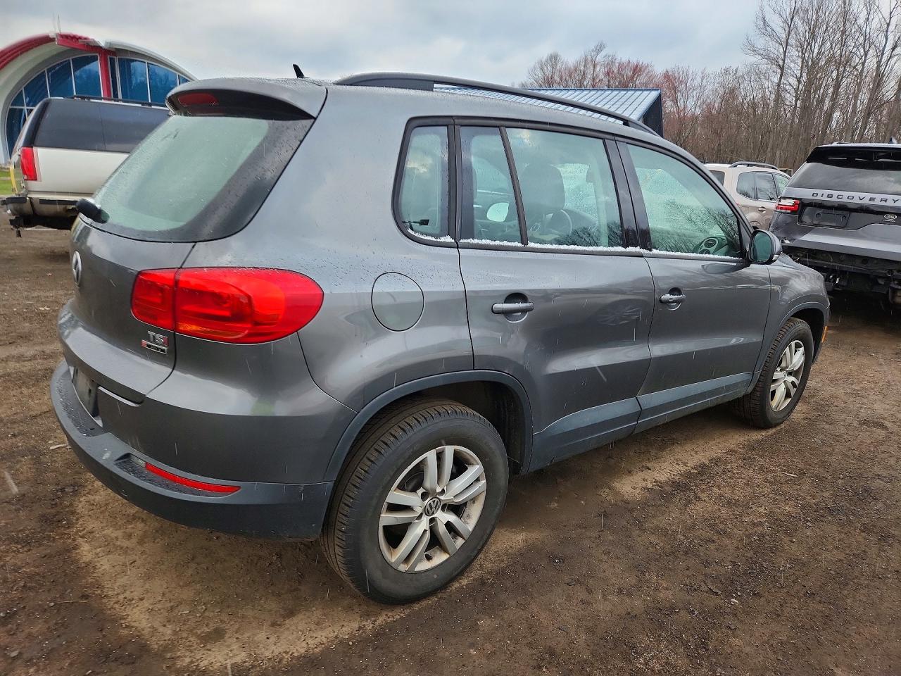 Volkswagen Tiguan S