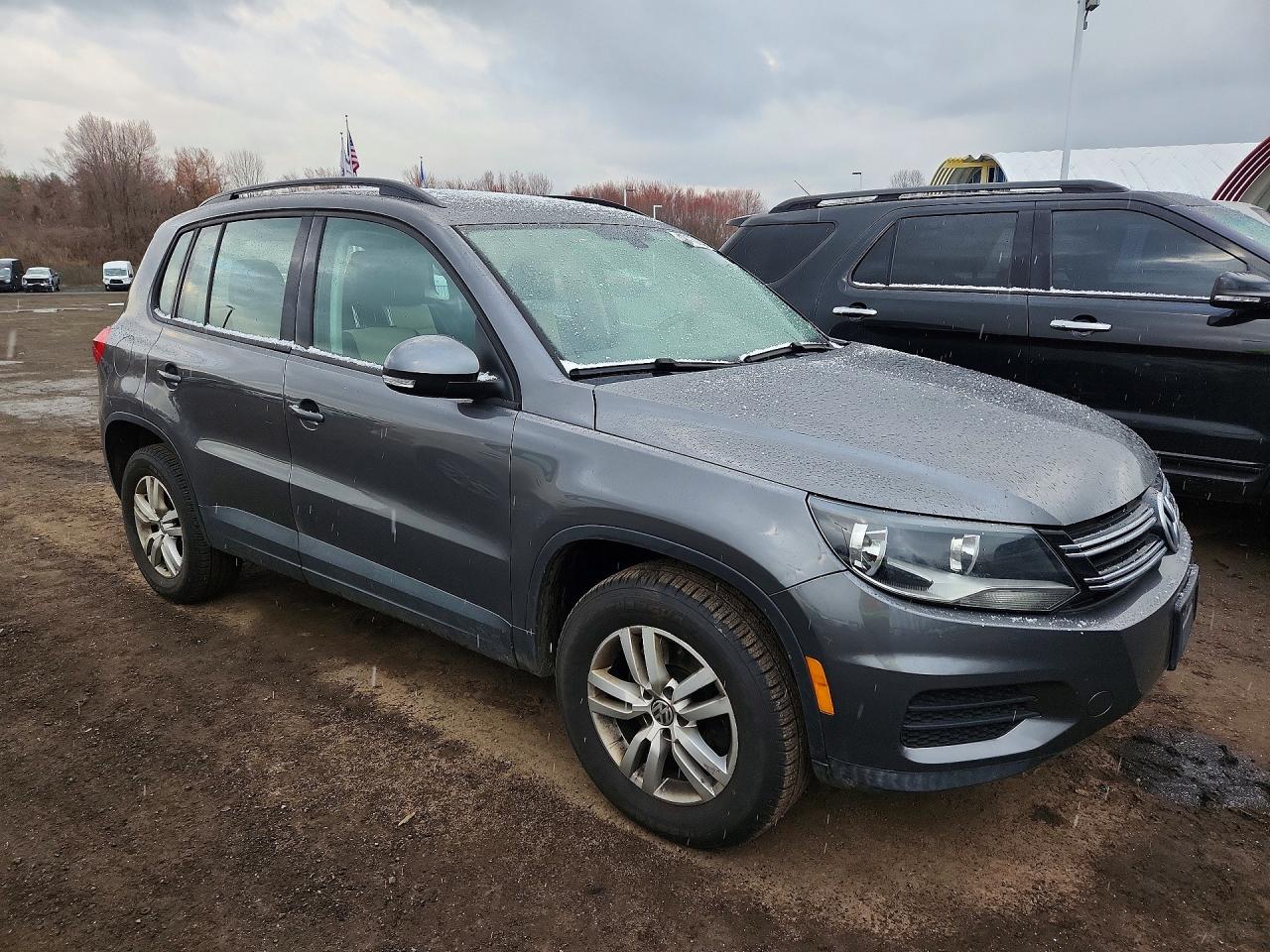 Volkswagen Tiguan S