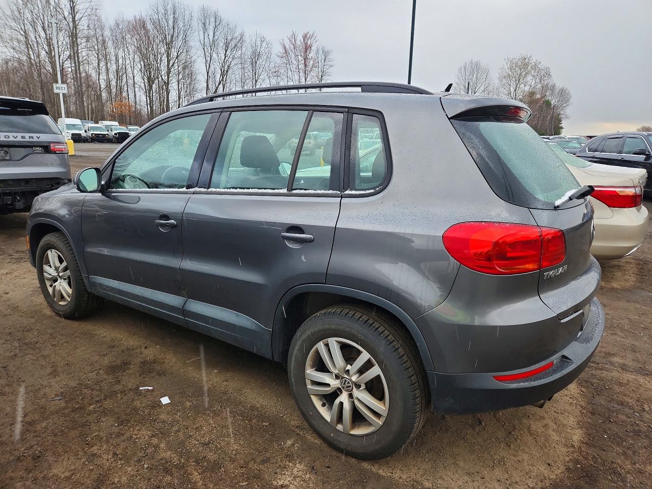 Volkswagen Tiguan S