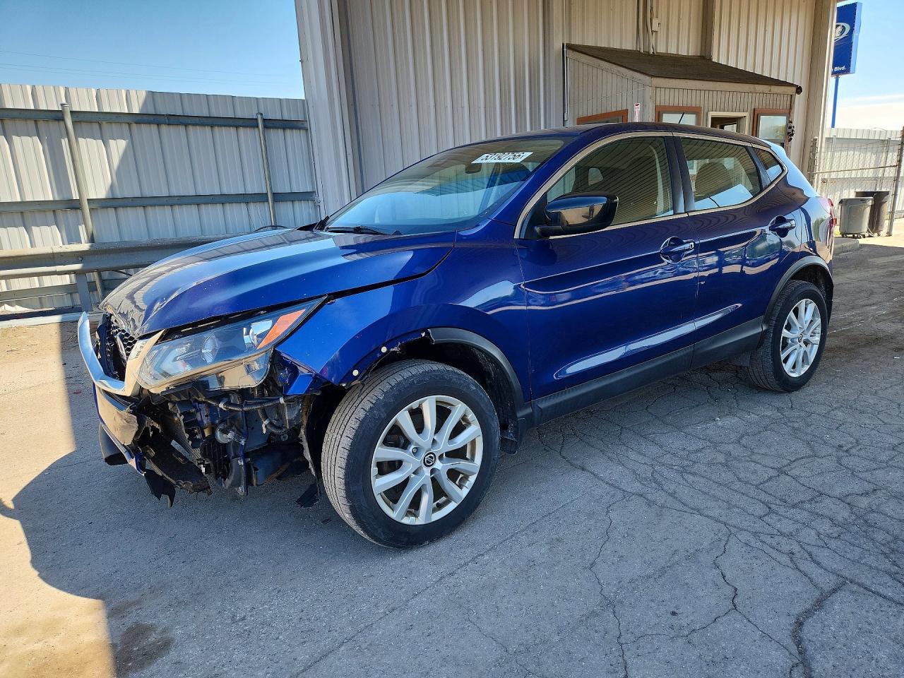 Salvage Nissan Rogue Image