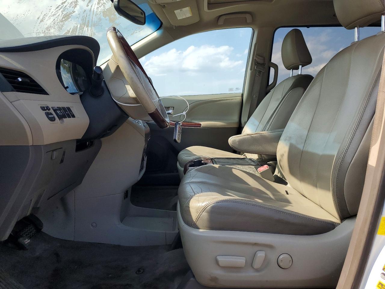 Toyota Sienna Limited 7-passenger
