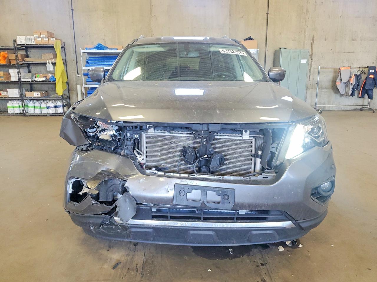 Nissan Pathfinder Sv
