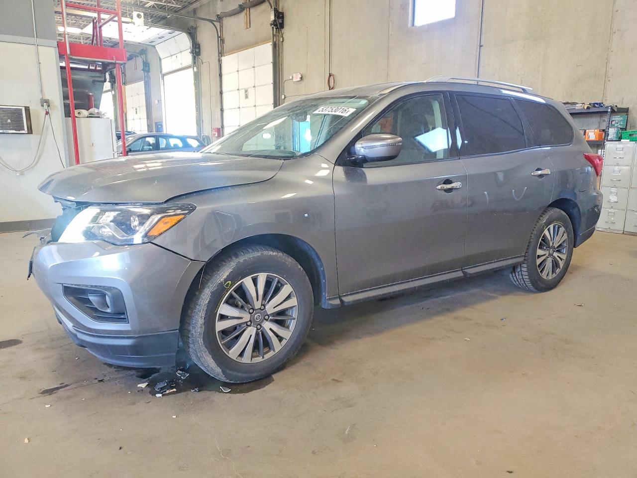 Salvage Nissan Pathfinder Image