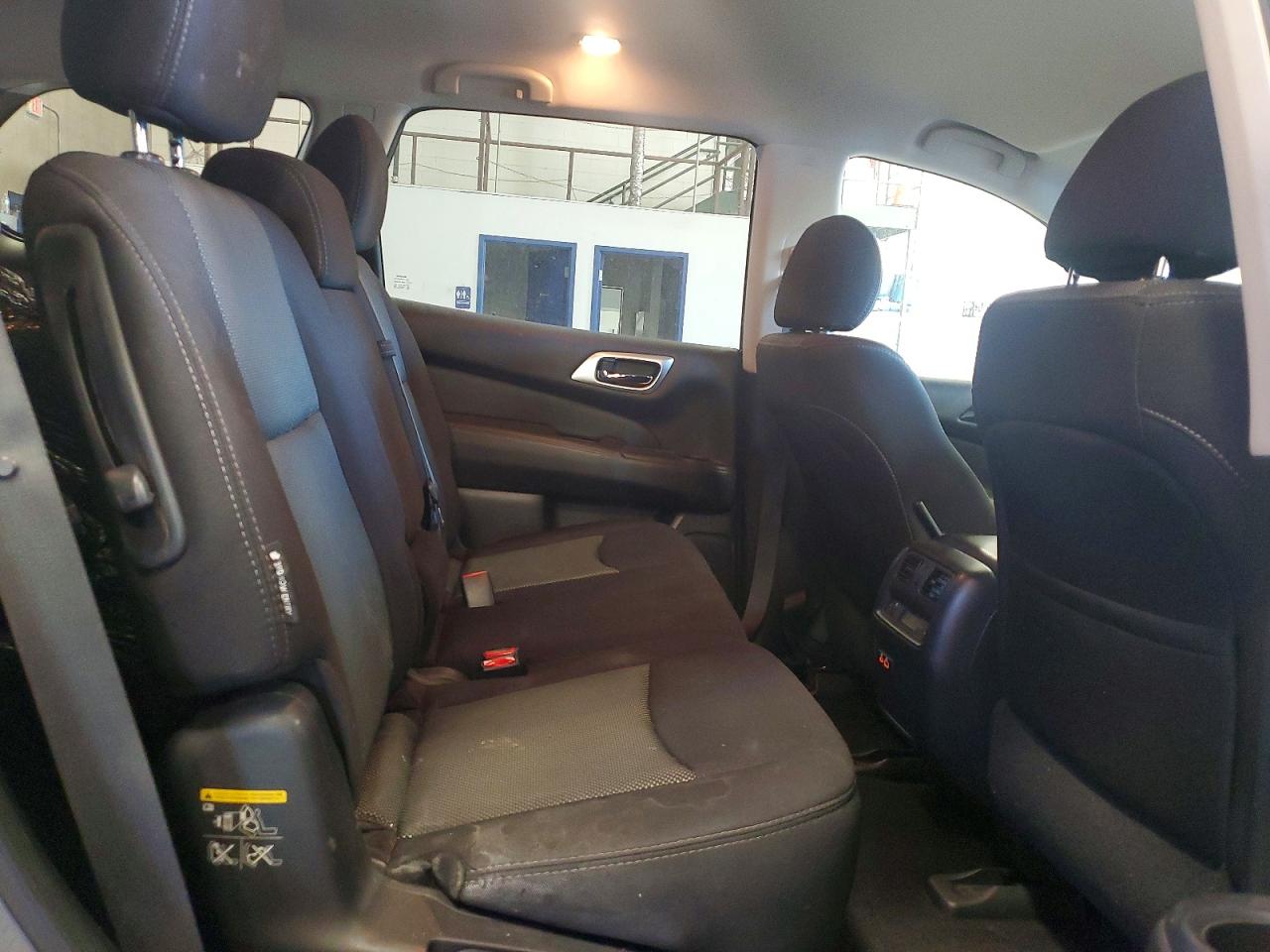 Nissan Pathfinder Sv