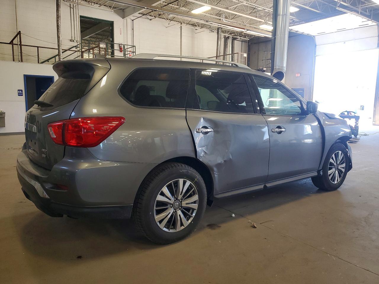 Nissan Pathfinder Sv