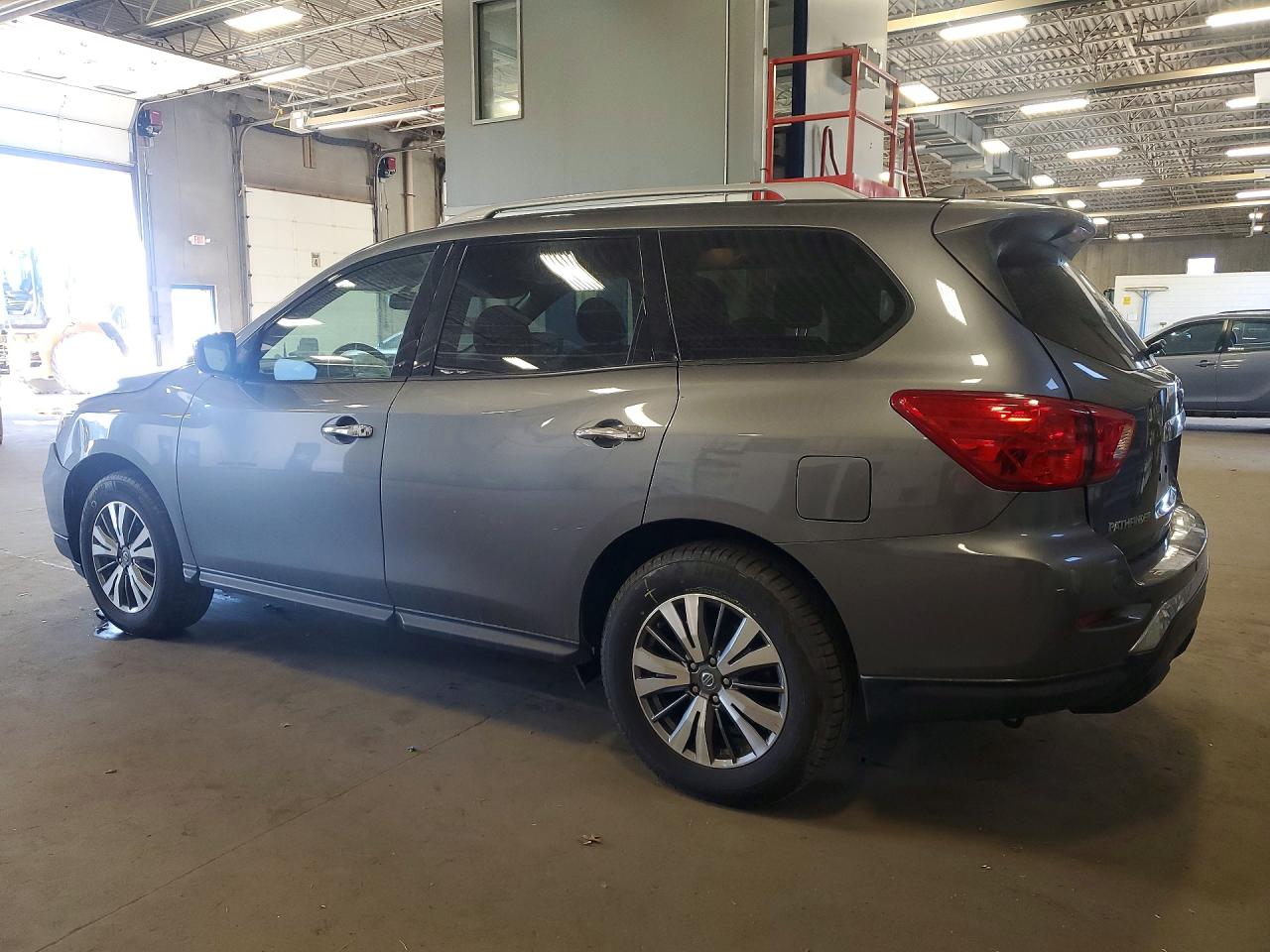 Nissan Pathfinder Sv