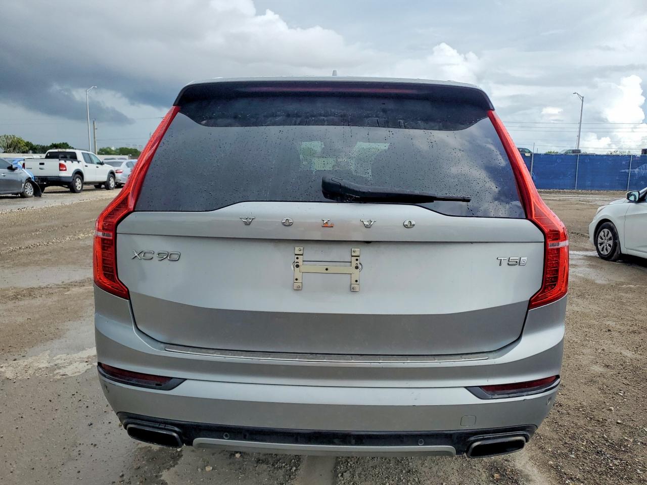 Volvo XC90 T5