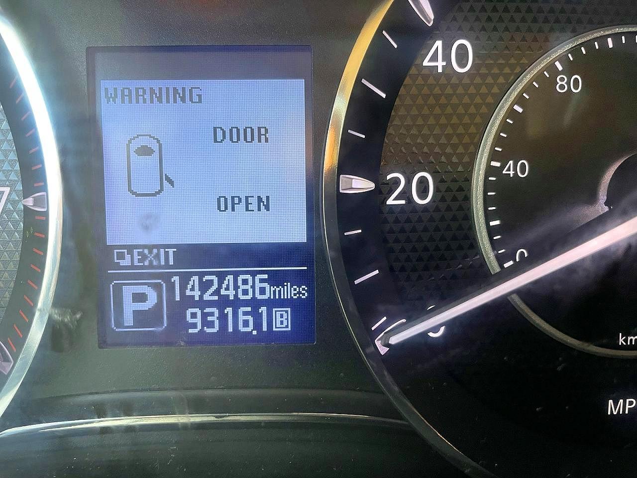 Nissan Armada Sv