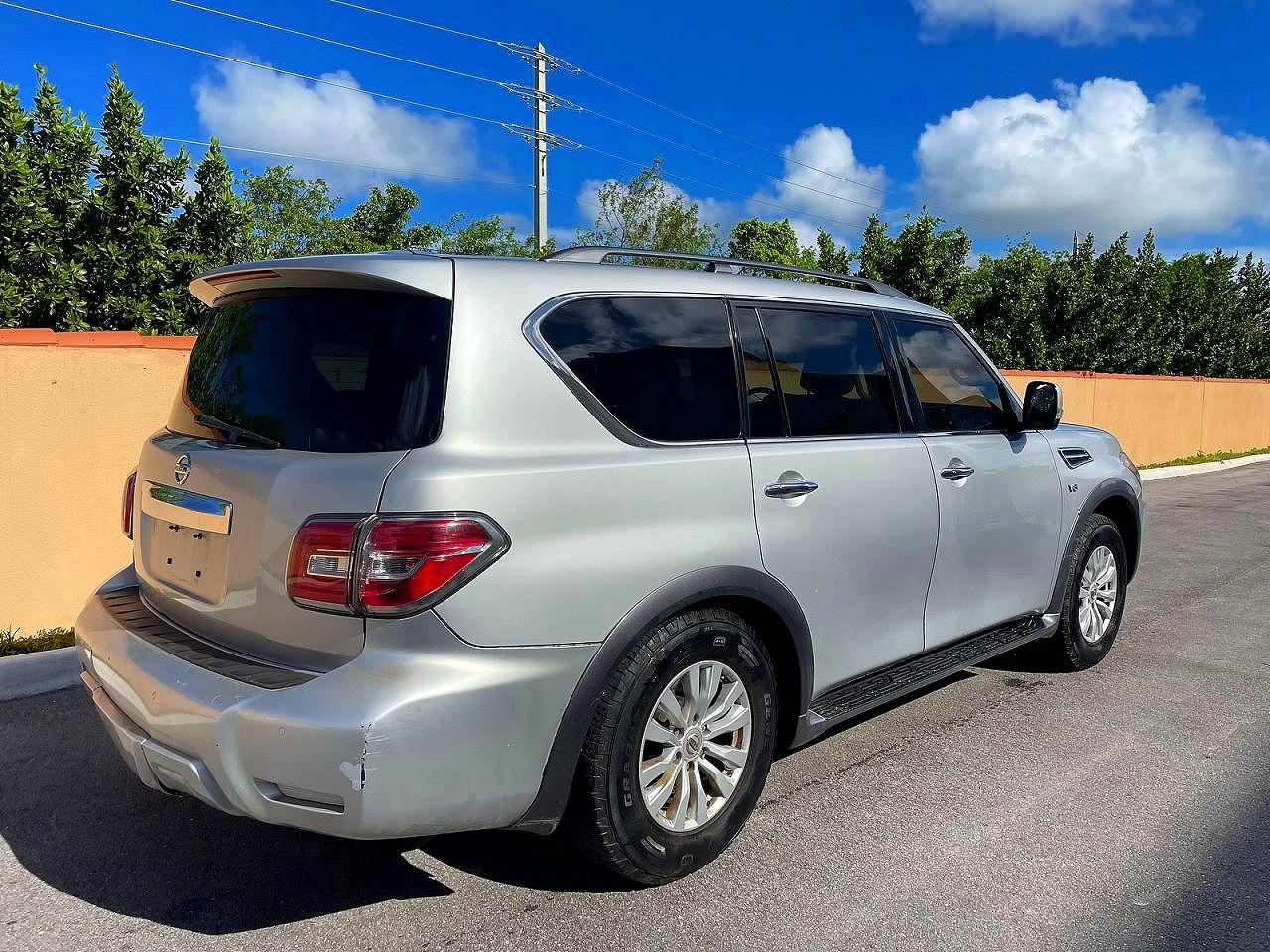 Nissan Armada Sv
