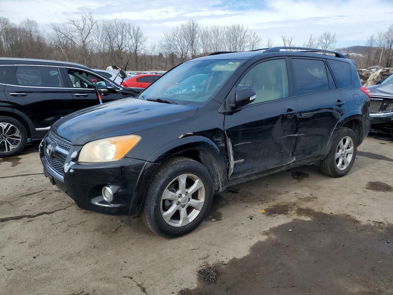 Salvage Toyota RAV4 Image